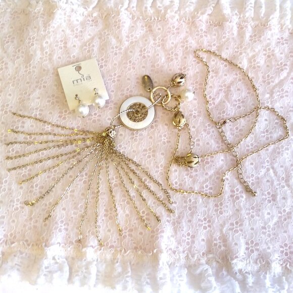 Vintage NEW mia collection Handmade Gold Beads Charms Gold Tone Necklace - Picture 4 of 9